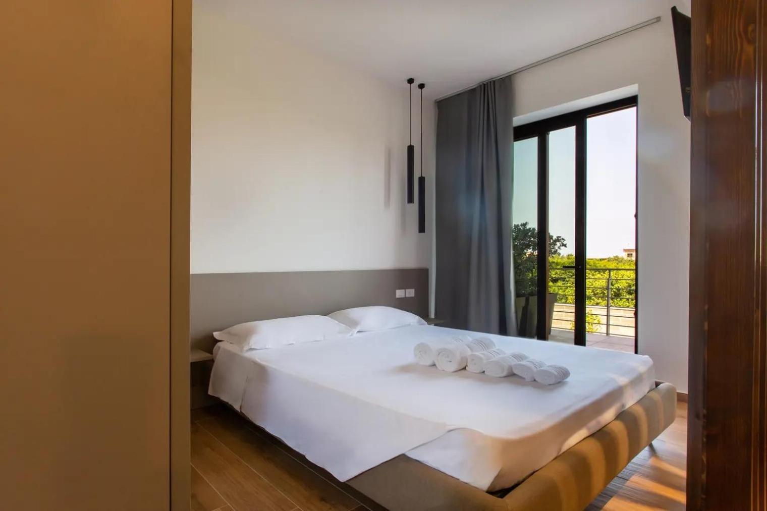 Aparthotel La Brisa Capo dʼOrlando Zewnętrze zdjęcie